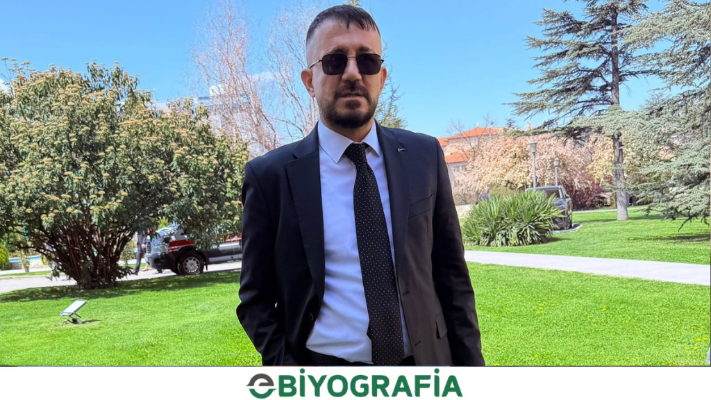 AZİZ SAVAŞ KİMDİR?